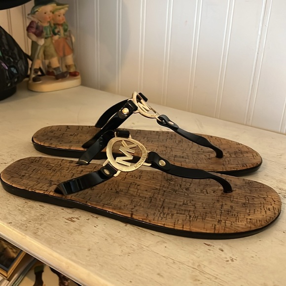 Michael Kors flip flops - Picture 2 of 5